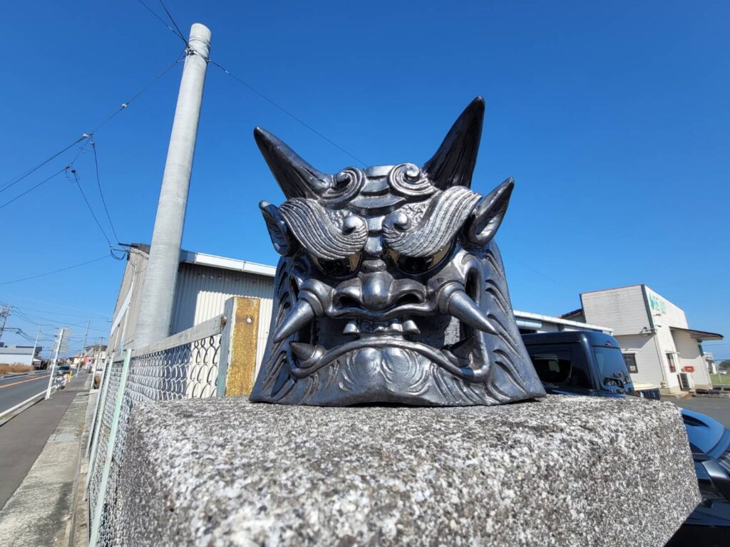 椎田営業所左門柱